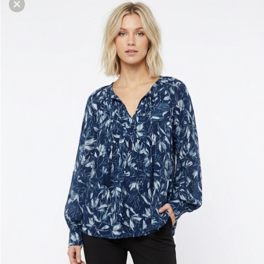 Kaari Blue floral babydoll top size large